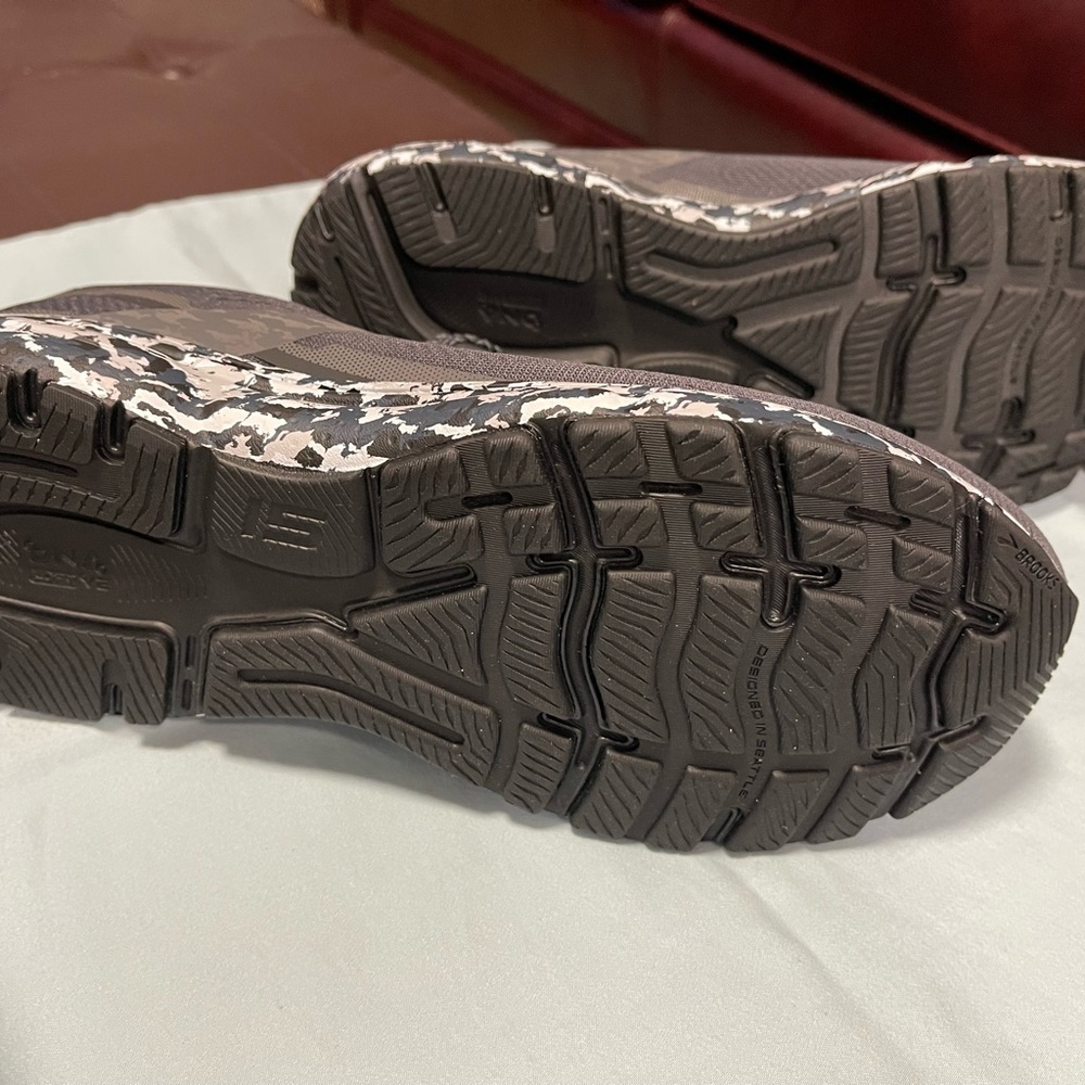Brooks Black and White Athletic Shoes - Picture 3 of 4